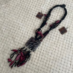 Gorgeous necklace and earrings set